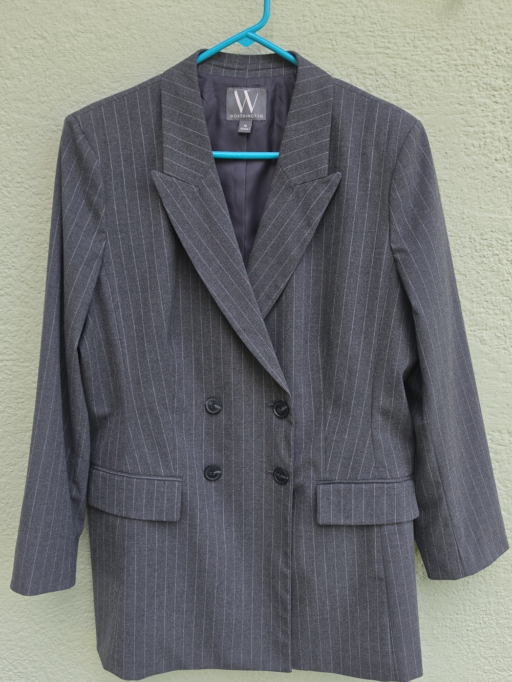 Worthington Ladies Vintage Gray Pinstripe Douuble Breasted Classic Blazer